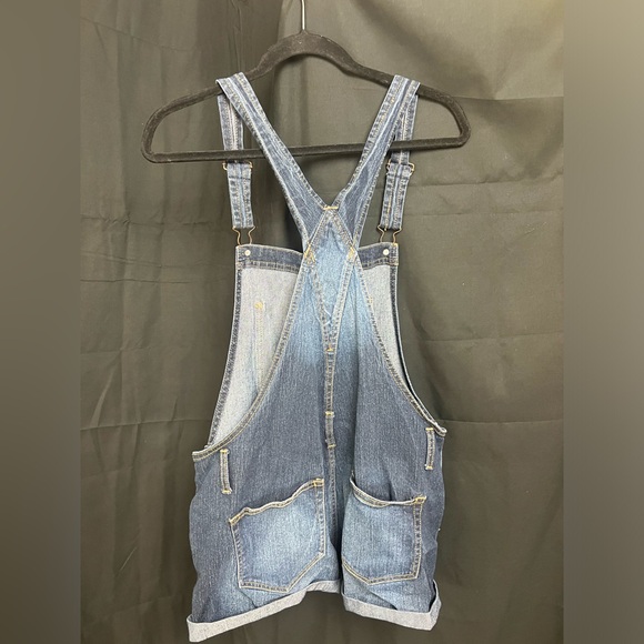 No boundaries - dark stretchy denim - relax fit - short overalls - Picture 3 of 3